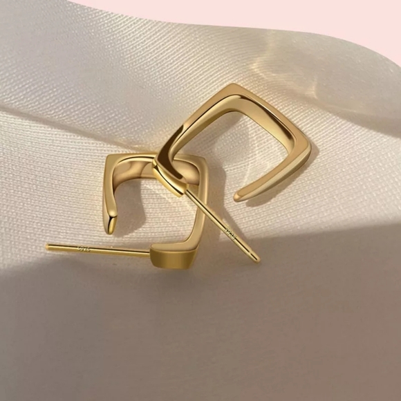 classic gold square hoop earrings - Picture 4 of 4